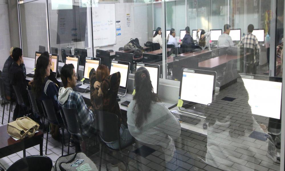 Presentaron 436 estudiantes el examen EGEL de CENEVAL en CUCosta