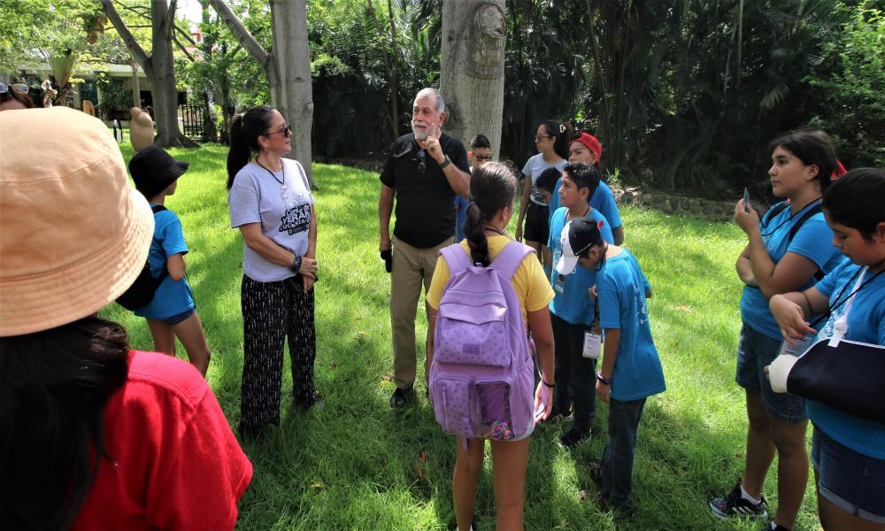 El Dr. Jorge Téllez ofreció una charla a los participantes del curso de verano