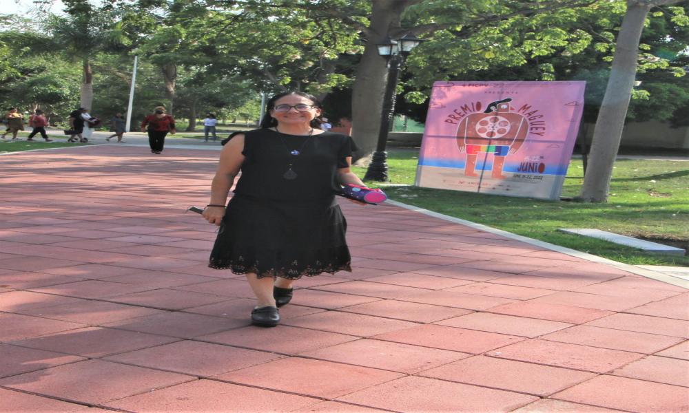 Entregan “La Iguana de Oro” a Mariana Bastos, directora de “Raquel 11”