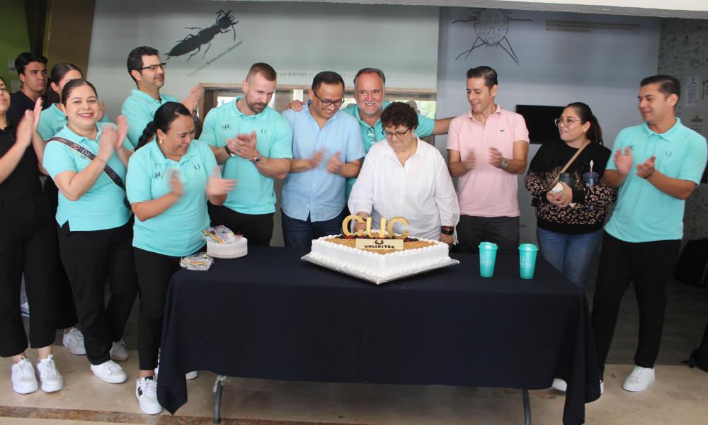 Líderes de la empresa Unlimited Vacation Club imparten conferencias a estudiantes de la carrera de Turismo