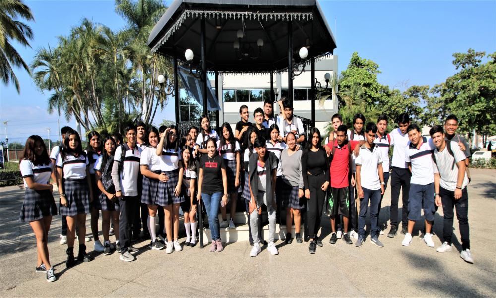 Visitan alumnos del COBAEJ las instalaciones del Centro Universitario de Costa
