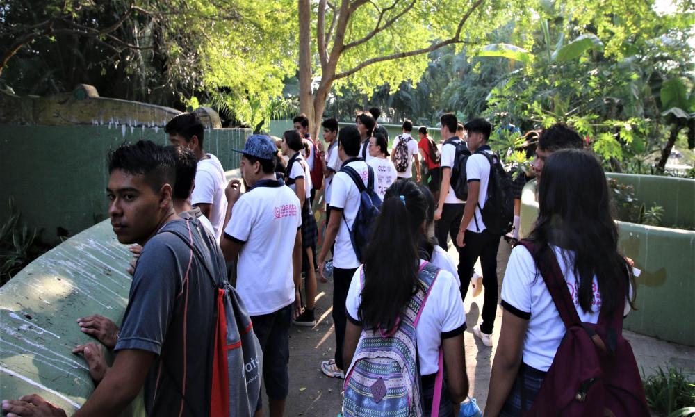 Visitan alumnos del COBAEJ las instalaciones del Centro Universitario de Costa