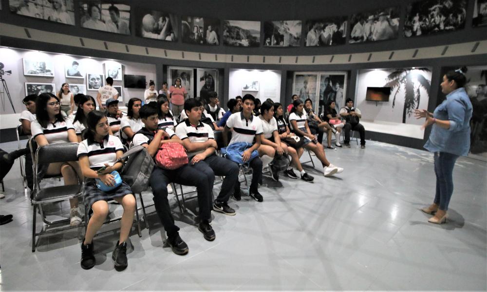 Visitan alumnos del COBAEJ las instalaciones del Centro Universitario de Costa