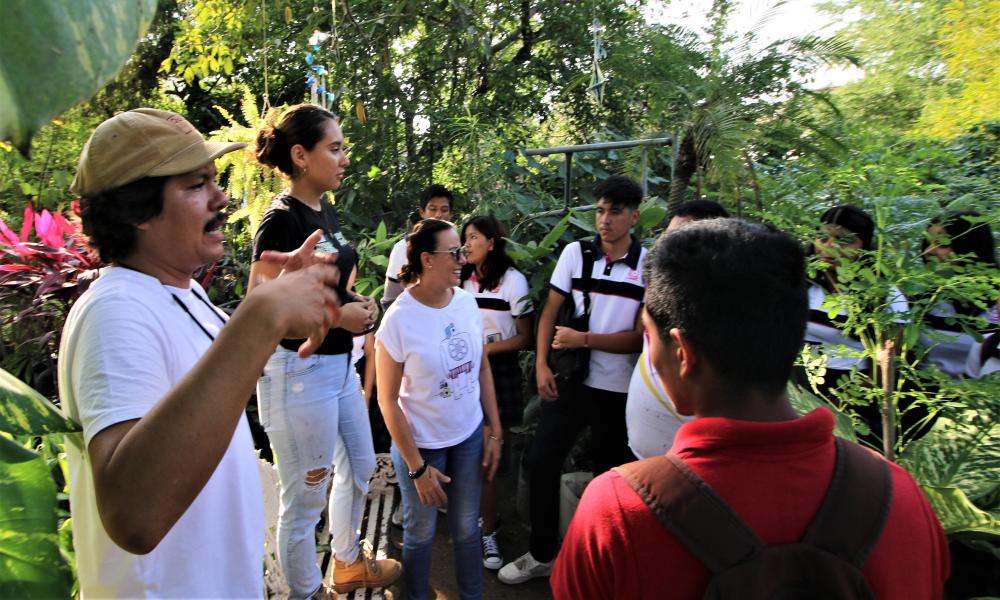 Visitan alumnos del COBAEJ las instalaciones del Centro Universitario de Costa