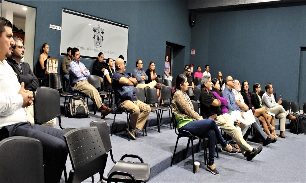 Presentan estudiantes de posgrados 16 trabajos de investigación en CUCosta