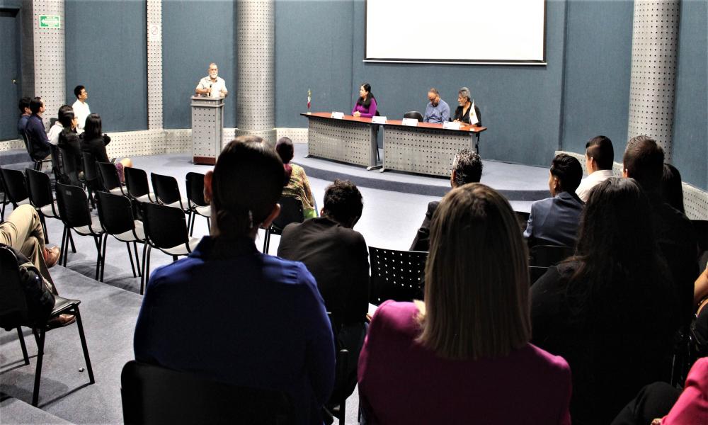 Presentan estudiantes de posgrados 16 trabajos de investigación en CUCosta