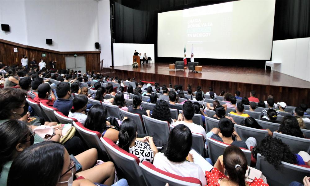 Kumamoto y “Rojo” firmaron compromiso en pro de la Educación en Puerto Vallarta