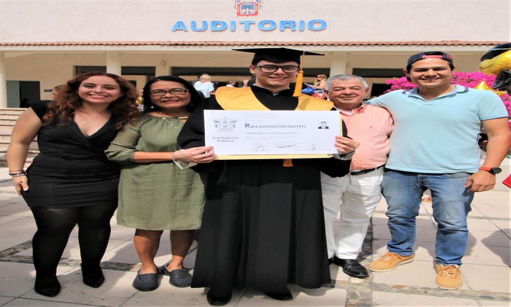 Se graduaron 48 estudiantes de la Licenciatura en Contaduría Pública del CUCosta