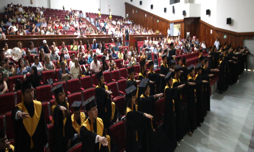 Egresan 58 estudiantes de la Licenciatura en Contaduría Pública