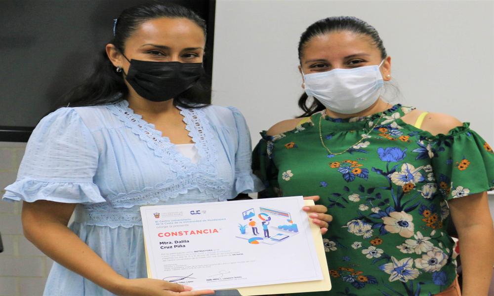 Personal administrativo del CUCosta concluyó cursos y talleres