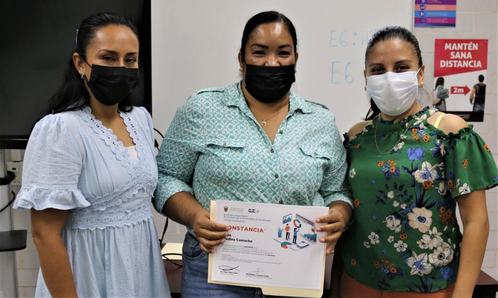 Personal administrativo del CUCosta concluyó cursos y talleres