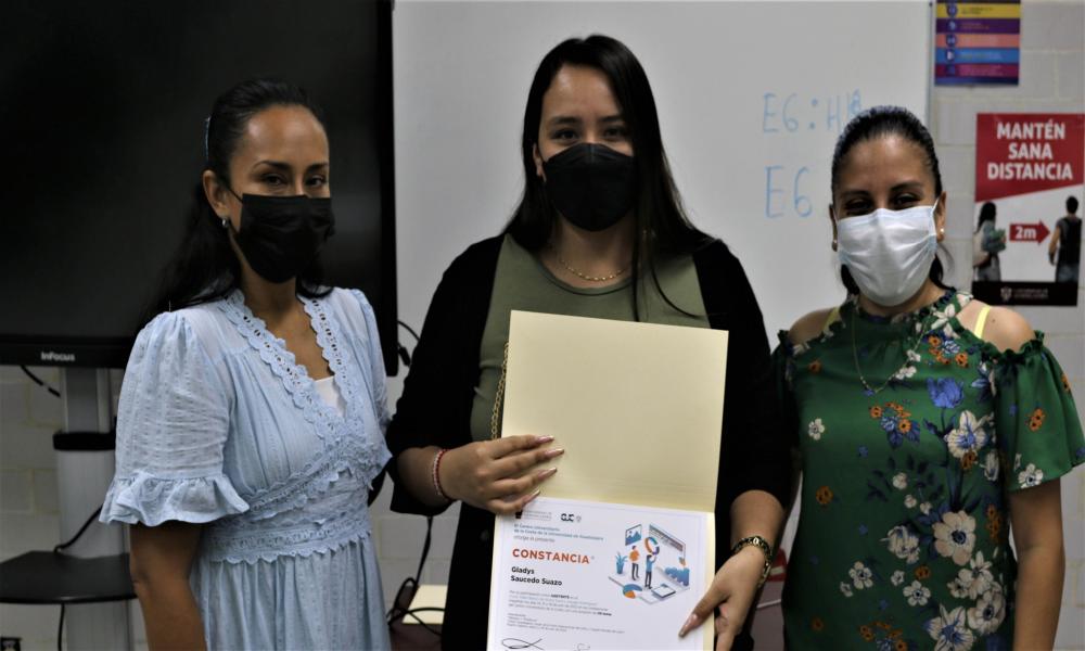 Personal administrativo del CUCosta concluyó cursos y talleres