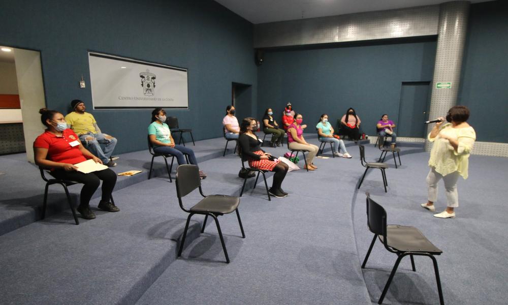 Promueve CUCosta cursos-taller para manejo del estrés entre trabajadores