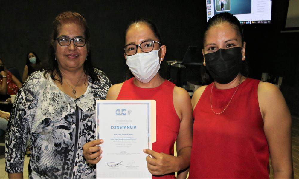 Ofrece CUCosta capacitación a sus colaboradores en Desarrollo Humano Integral