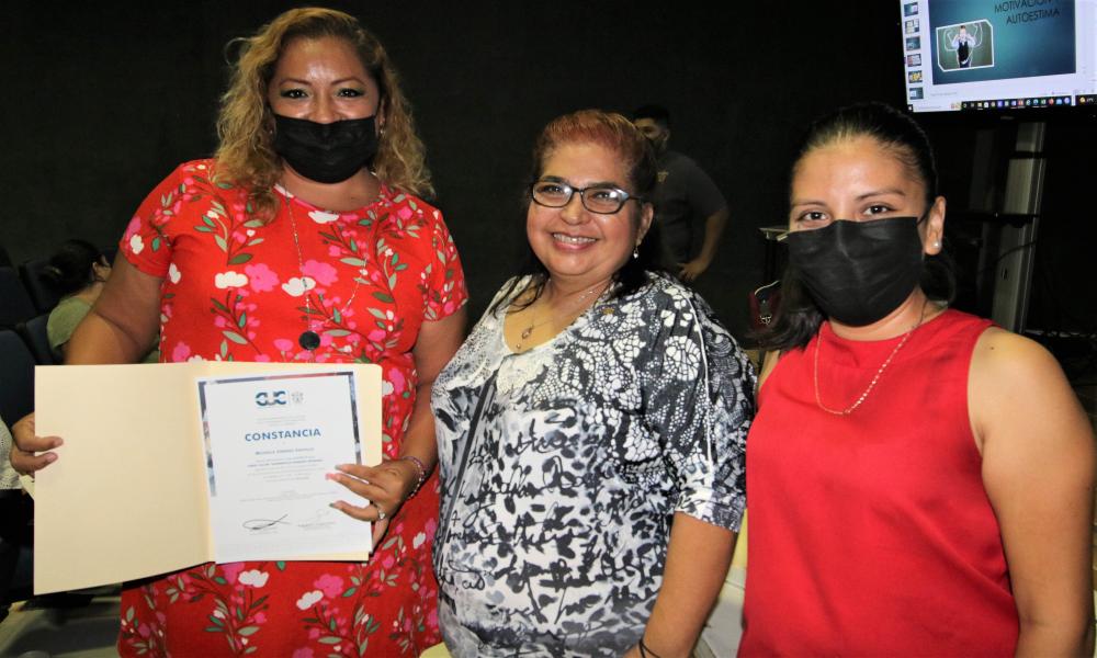 Ofrece CUCosta capacitación a sus colaboradores en Desarrollo Humano Integral