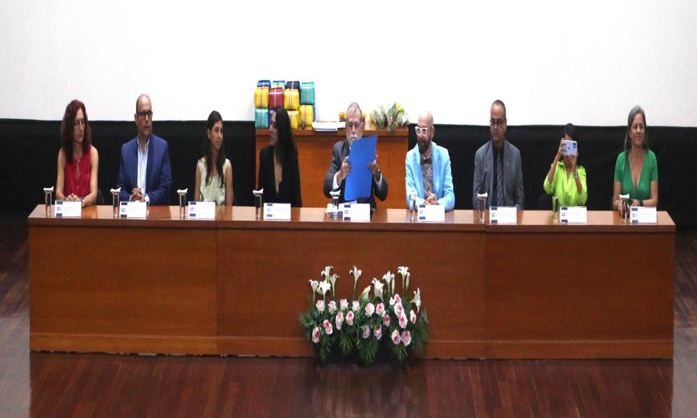 Se realiza acto académico de las carreras Artes Visuales para la Expresión Fotográfica; para la Expresión Plástica y Diseño para la Comunicación Gráfica