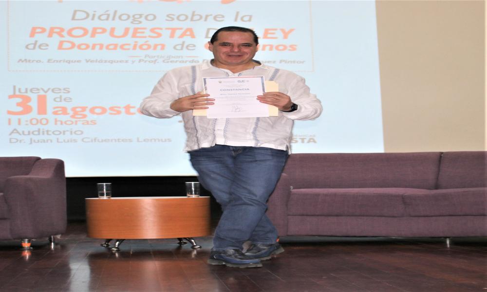 Recibe el Dr. Jorge Téllez López al diputado Enrique Velázquez quien dialogó con estudiantes sobre la Ley de Donación de Órganos