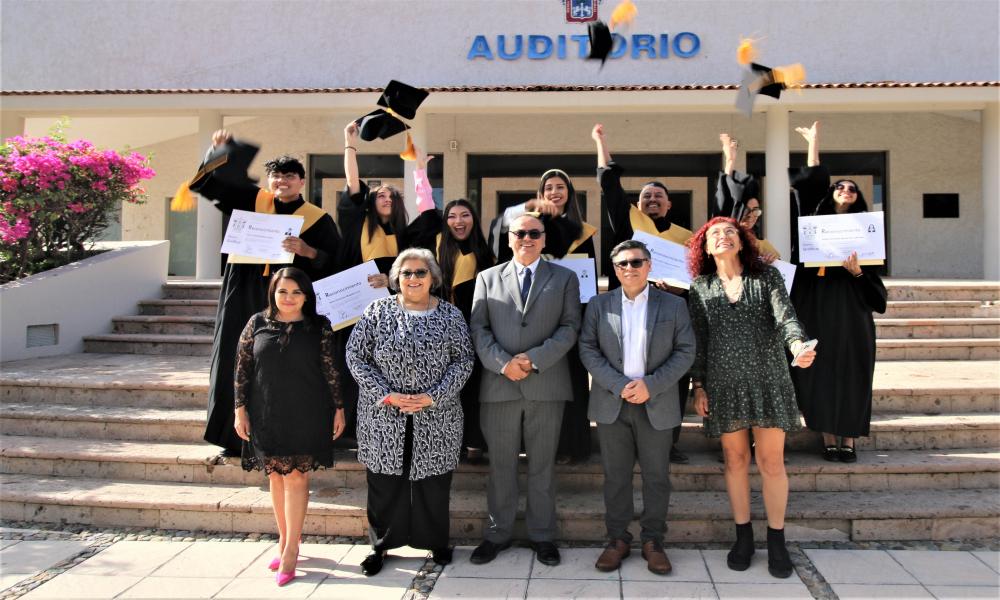 Egresa la XXXIV Generación de la Lic. en Diseño para la Comunicación Gráfica “Mtro. Candelario Macedo Hernández”