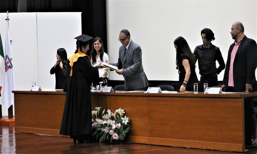 Se gradúan dos generaciones de las carreras de Artes Visuales para la Expresión Plástica y Fotográfica