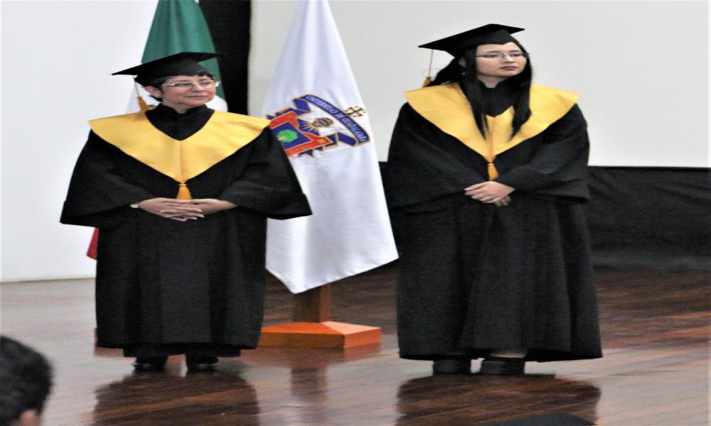 Se gradúan dos generaciones de las carreras de Artes Visuales para la Expresión Plástica y Fotográfica