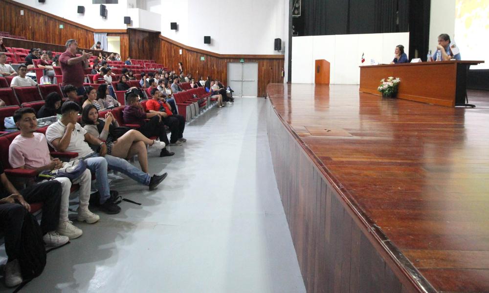 Las universidades deben formar a estudiantes como agentes de paz