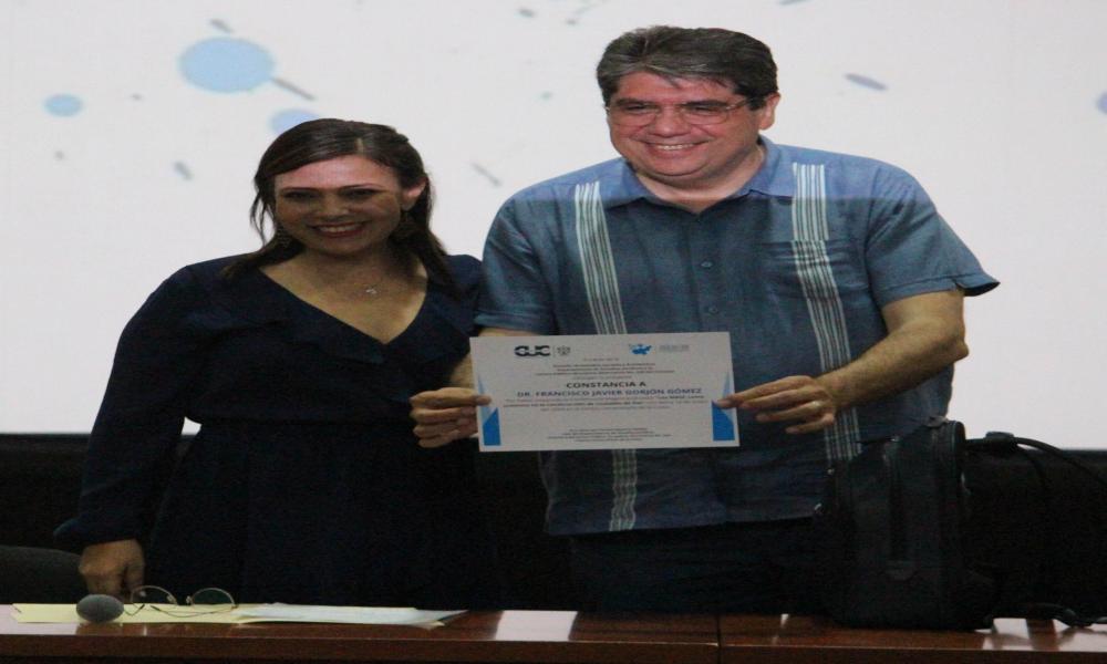 Las universidades deben formar a estudiantes como agentes de paz