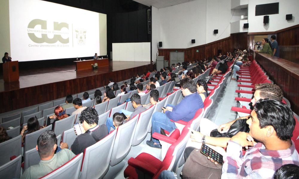 Las universidades deben formar a estudiantes como agentes de paz