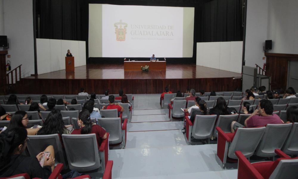 Las universidades deben formar a estudiantes como agentes de paz