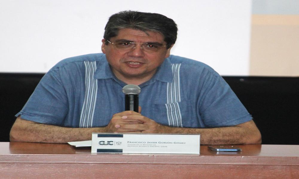 Las universidades deben formar a estudiantes como agentes de paz