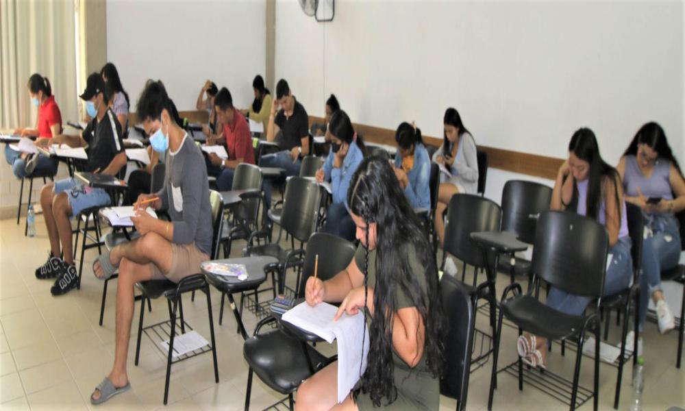 Presentaron 482 egresados de CUCosta el examen de EGEL-PLUS
