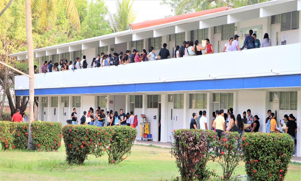 Presentaron 482 egresados de CUCosta el examen de EGEL-PLUS