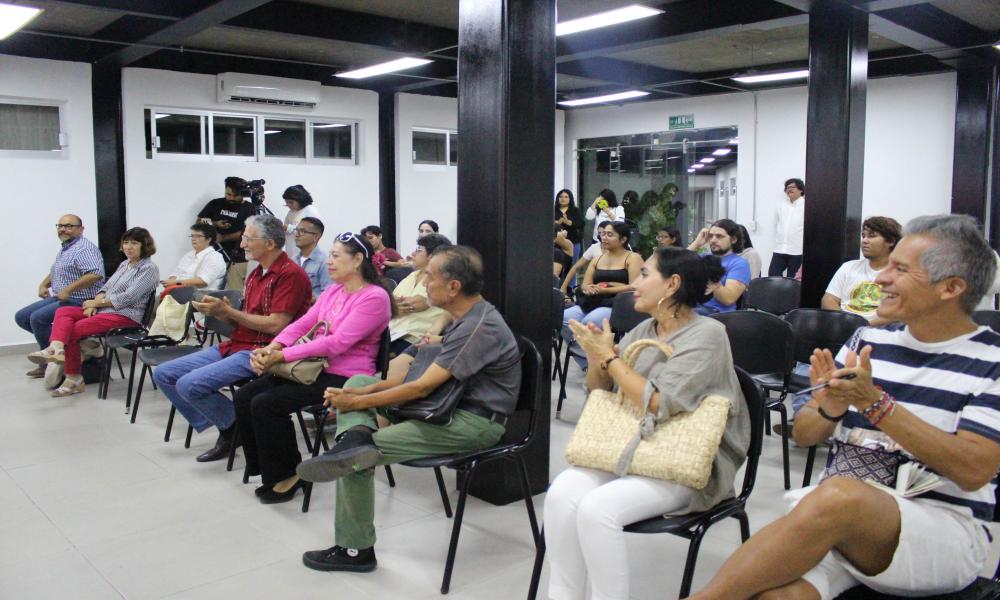 Comparte Élmer Mendoza su estilo en “La Lectura y la Literatura Negra”