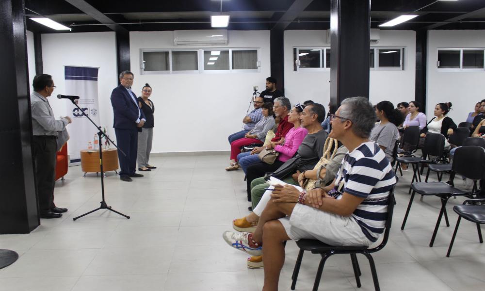Comparte Élmer Mendoza su estilo en “La Lectura y la Literatura Negra”