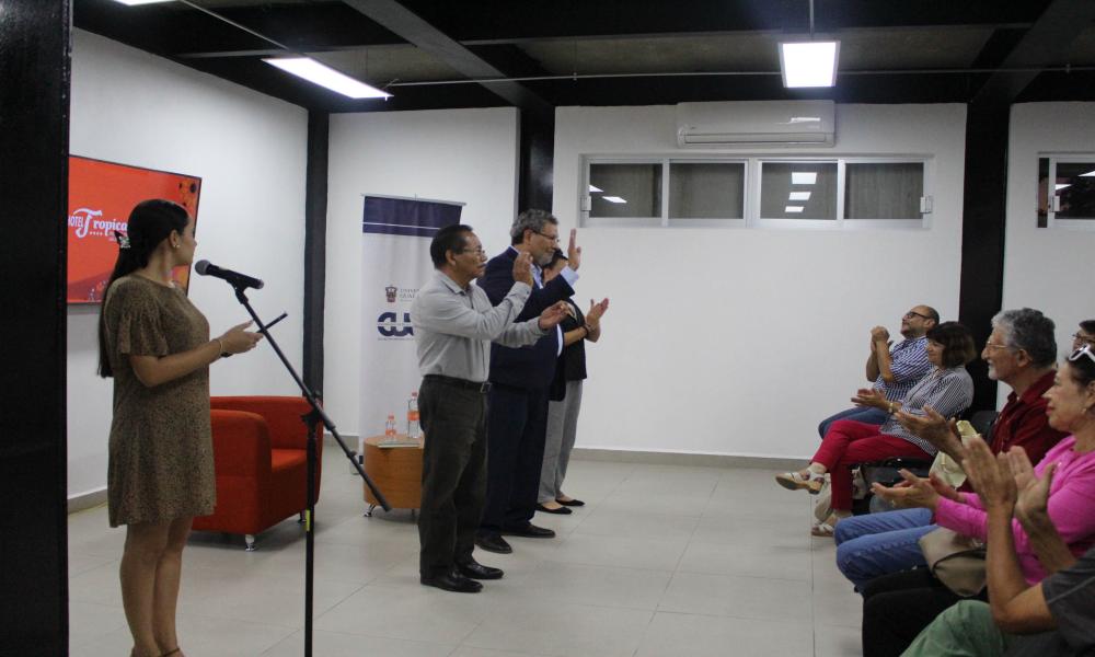 Comparte Élmer Mendoza su estilo en “La Lectura y la Literatura Negra”