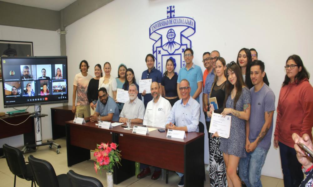 Entregan de constancias a ganadores de Emprende CUC