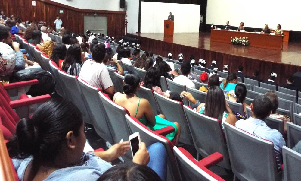 Contentos los egresados de la Generación XXVIII de la Lic. en Enfermería “Mtra. Cristina Medina Rodríguez”