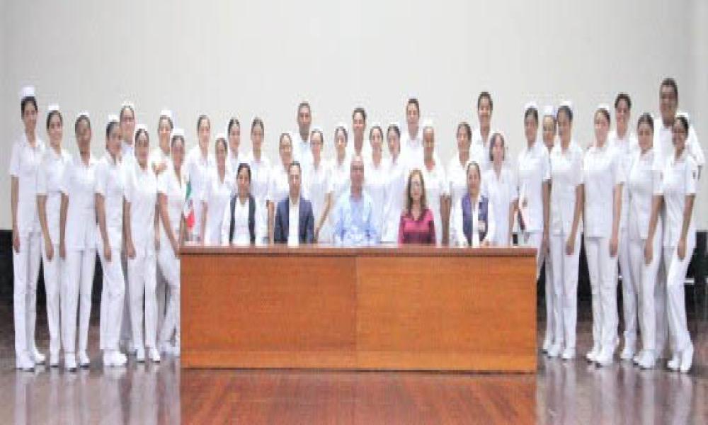 Realizan ceremonia de Imposición de cofias y galones a estudiantes de Enfermería del CUCosta