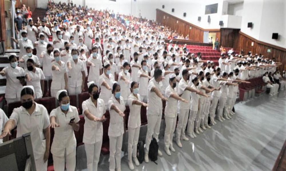 Realizan ceremonia de Imposición de cofias y galones a estudiantes de Enfermería del CUCosta