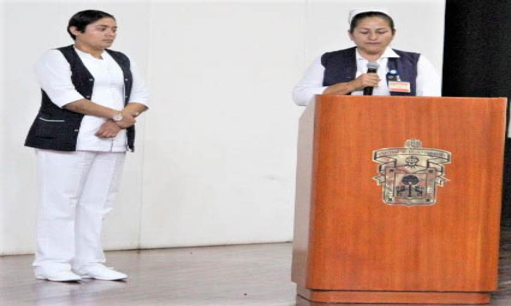 Realizan ceremonia de Imposición de cofias y galones a estudiantes de Enfermería del CUCosta