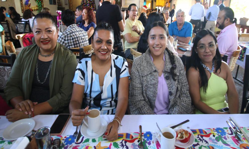 Se reúne la comunidad de la División de Estudios Sociales y Económicos en ameno convivio