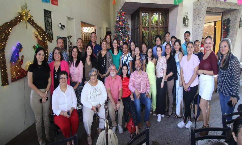 Se reúne la comunidad de la División de Estudios Sociales y Económicos en ameno convivio