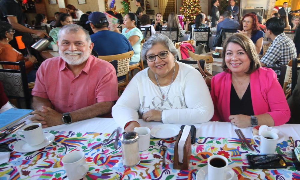 Se reúne la comunidad de la División de Estudios Sociales y Económicos en ameno convivio