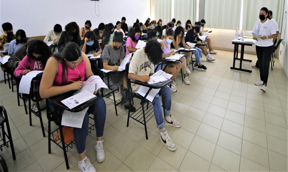 Gran demanda por ingresar al CUCosta; hicieron examen 2,370 aspirantes