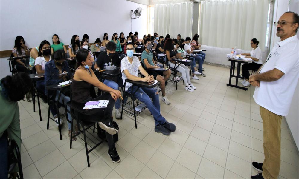 Gran demanda por ingresar al CUCosta; hicieron examen 2,370 aspirantes