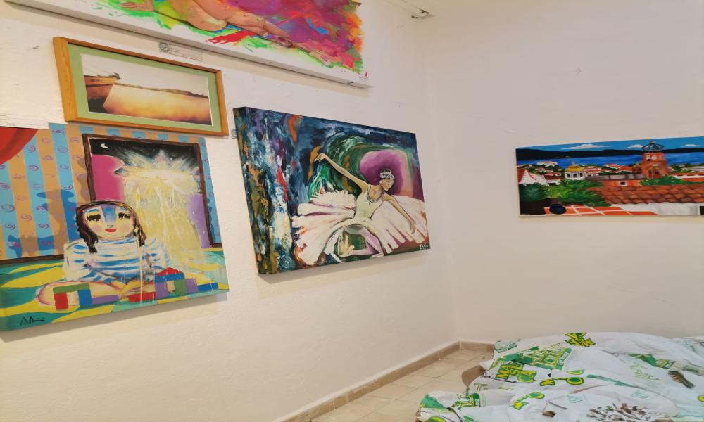 Muestran el talento artístico de estudiantes universitarios en la Biblioteca Los Mangos