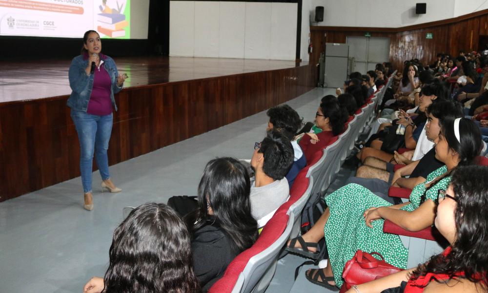 Más de 500 estudiantes de preparatorias asistieron a la Feria Educativa del CUCosta