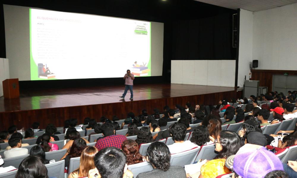 Más de 500 estudiantes de preparatorias asistieron a la Feria Educativa del CUCosta