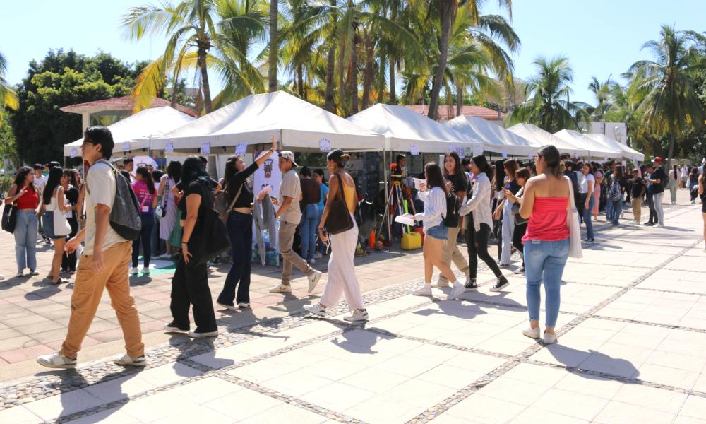 Más de 500 estudiantes de preparatorias asistieron a la Feria Educativa del CUCosta