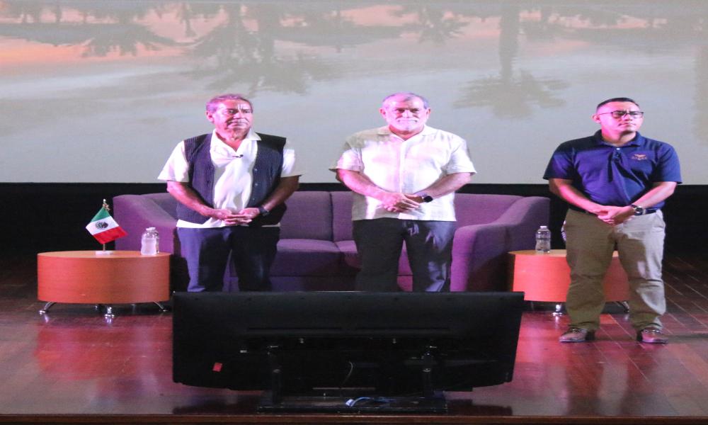 Comparte Fernando González Corona su experiencia empresarial ante estudiantes