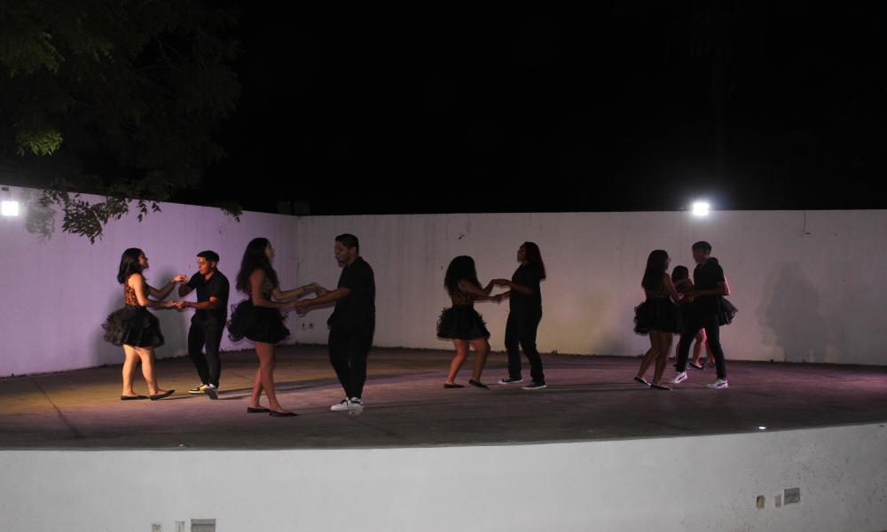 Espectacular participación de universitarios bailando por Corazón de Niña de Puerto Vallarta